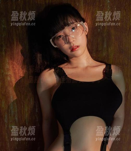 只差没有给Kang Inkyung的白衬衫作品授予“最佳清新奖”了。